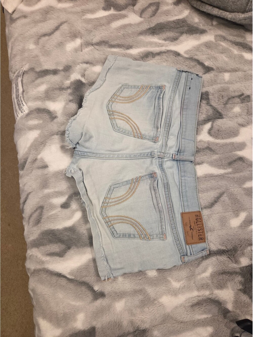 Hollister Light Wash Denim Shorts Size 27 - Picture 5 of 10